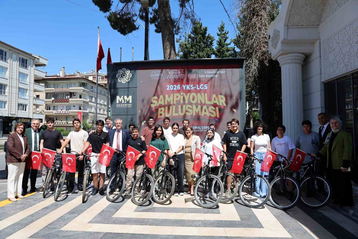 Şahin, Gazi Şehrin 2026 YKS ve LGS şampiyonlarıyla buluştu