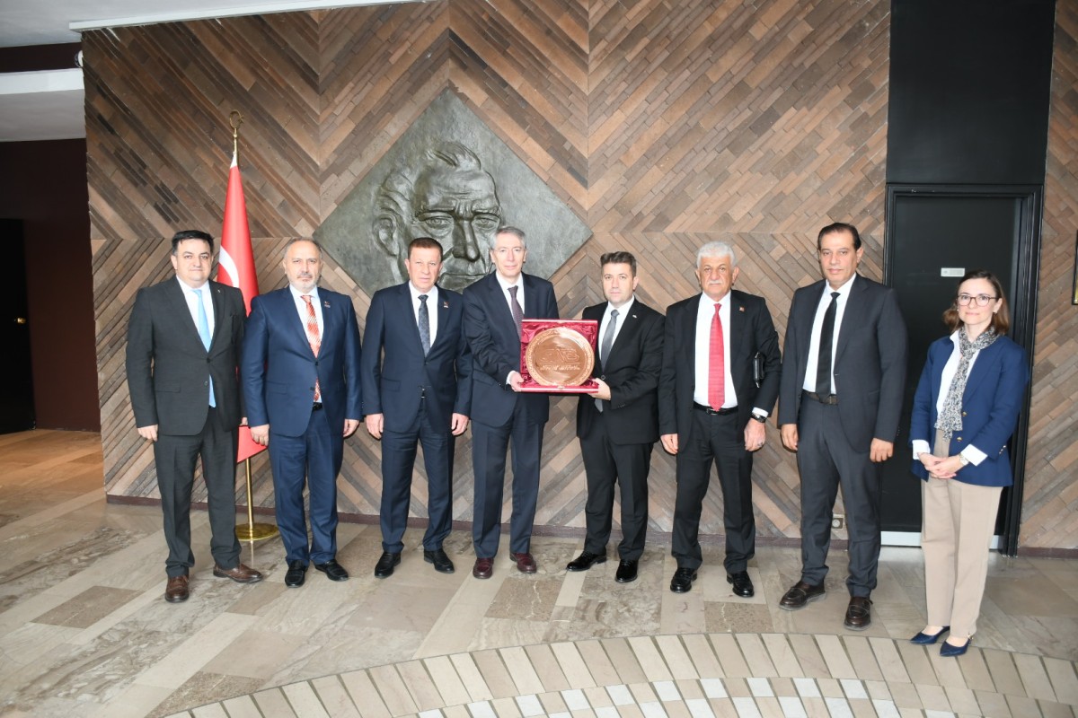 Gaziantepli halıcılardan Paris'te kritik temaslar